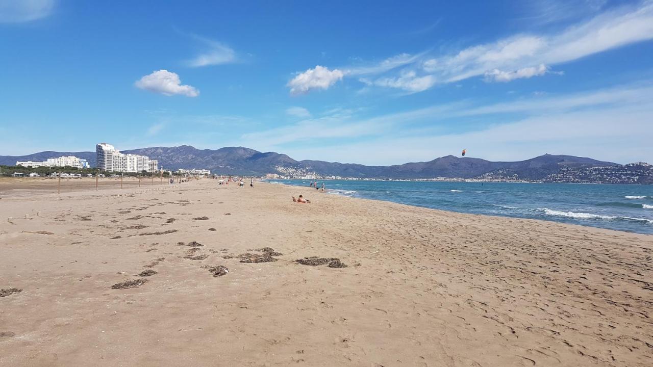 Ampuries Delta Apartment เอมปูเรียบราบา ภายนอก รูปภาพ