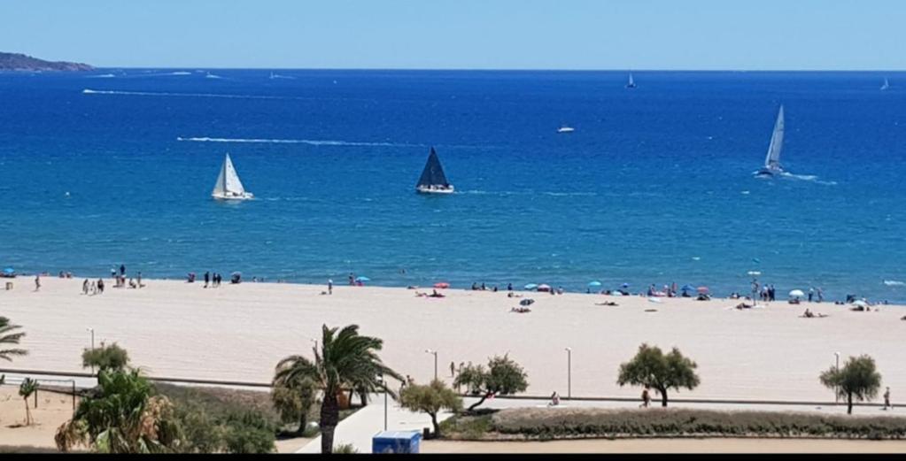 Ampuries Delta Apartment เอมปูเรียบราบา ภายนอก รูปภาพ