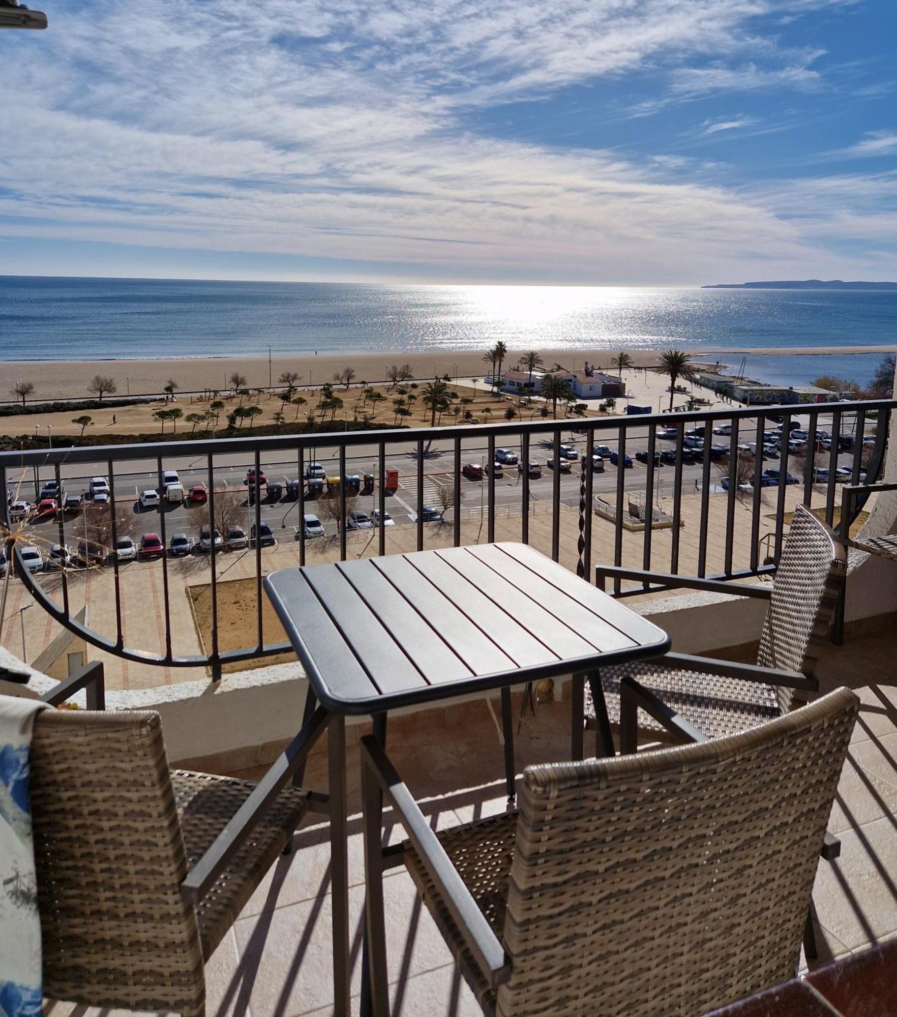Ampuries Delta Apartment เอมปูเรียบราบา ภายนอก รูปภาพ