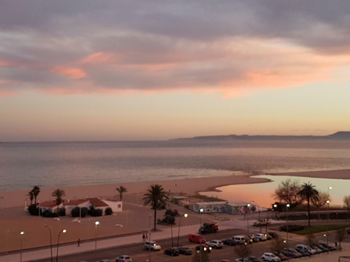 Ampuries Delta Apartment เอมปูเรียบราบา ภายนอก รูปภาพ